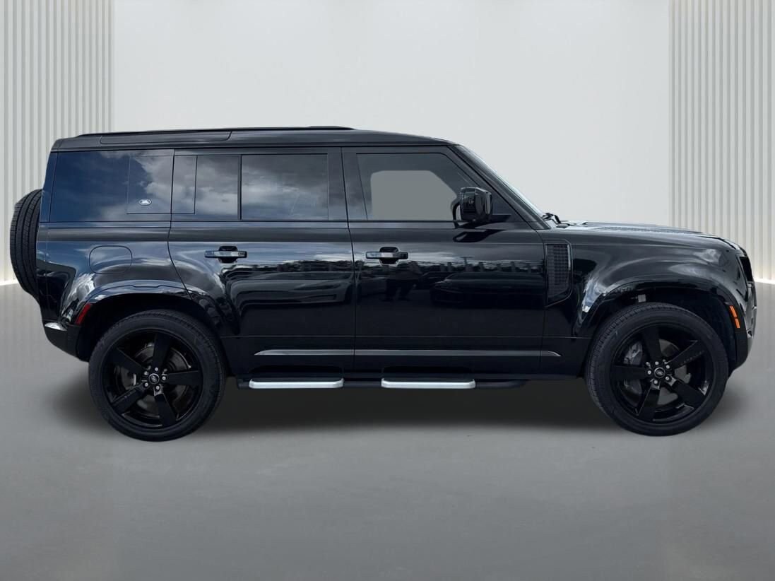 2022 Land Rover Defender X-Dynamic HSE photo 4
