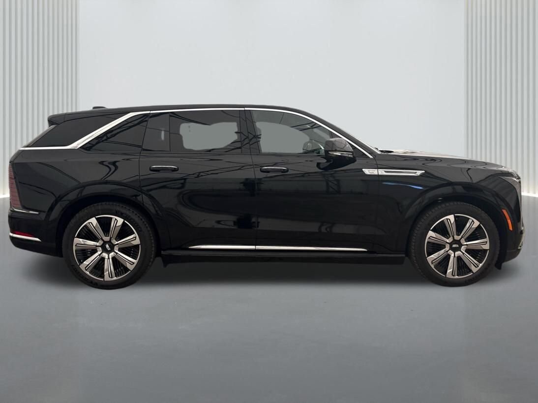 2025 Cadillac Escalade IQ Luxury photo 4