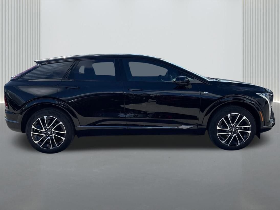 2025 Cadillac Optiq Sport photo 4