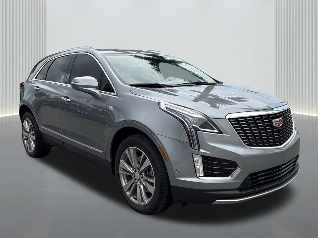 2024 Cadillac XT4 Premium Luxury photo 3