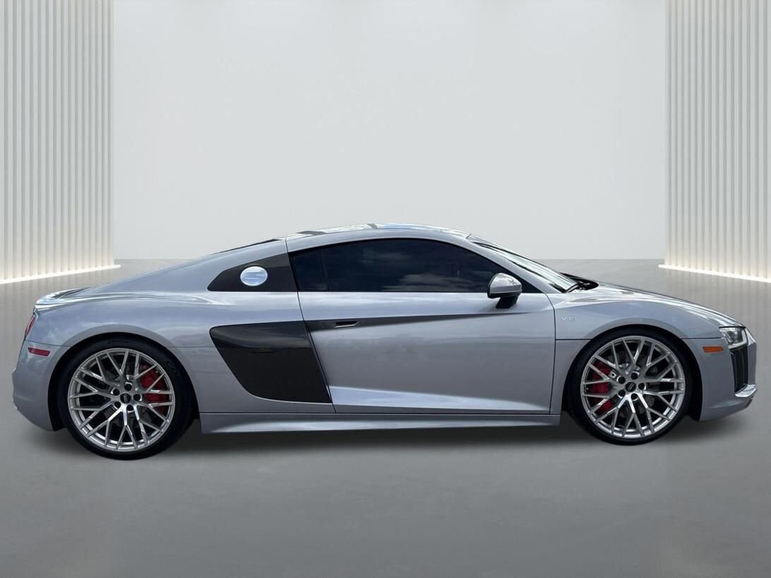 2017 Audi R8 Coupe V10 photo 4
