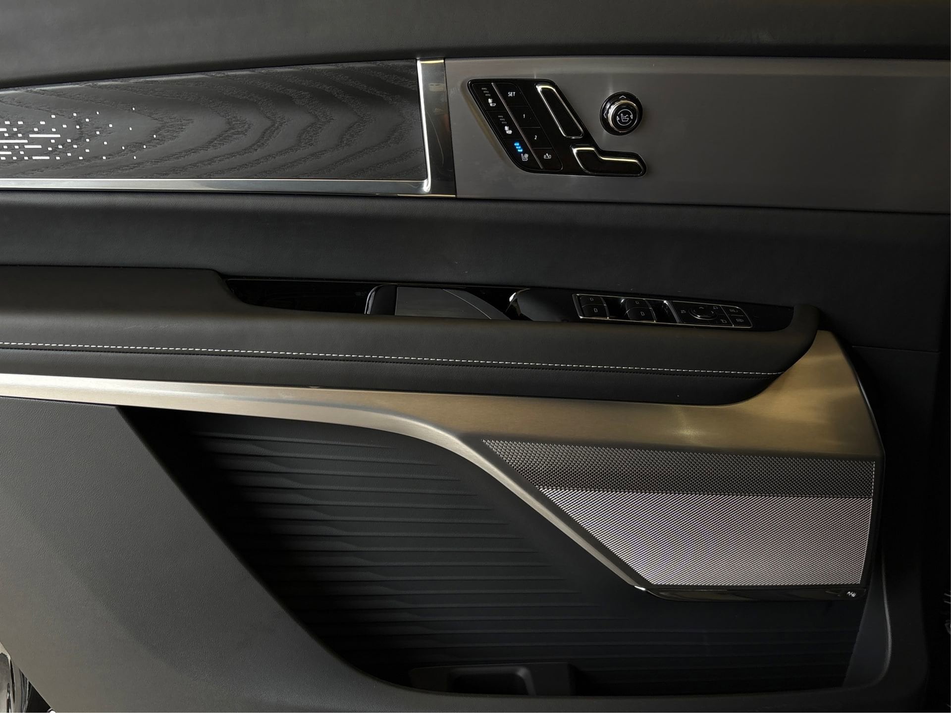 2026 Cadillac VISTIQ Platinum Sport - Photo 21