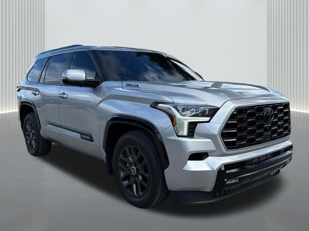 2024 Toyota Sequoia SR5 photo 3