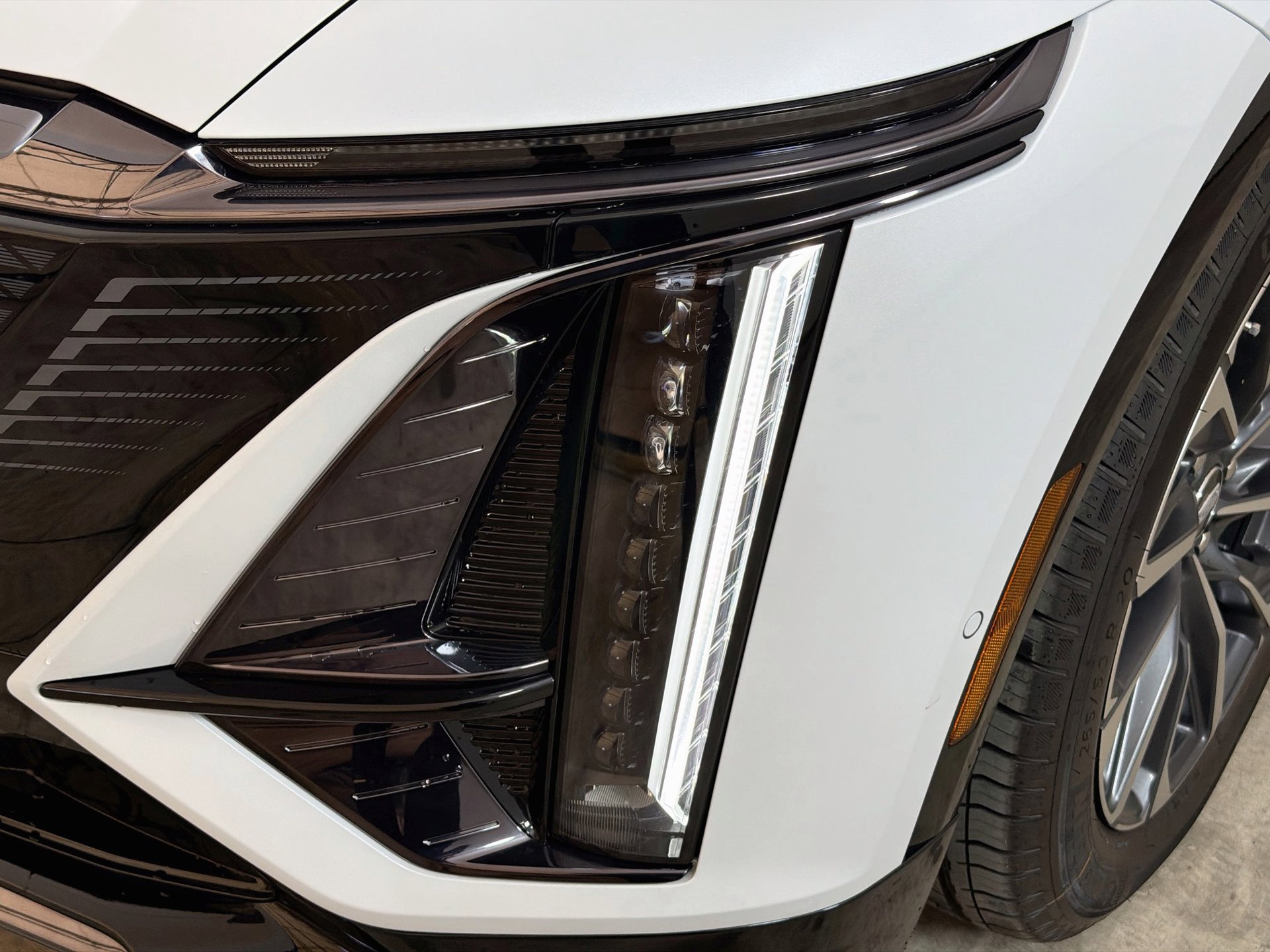 2027 Cadillac LYRIQ Sport - Photo 8