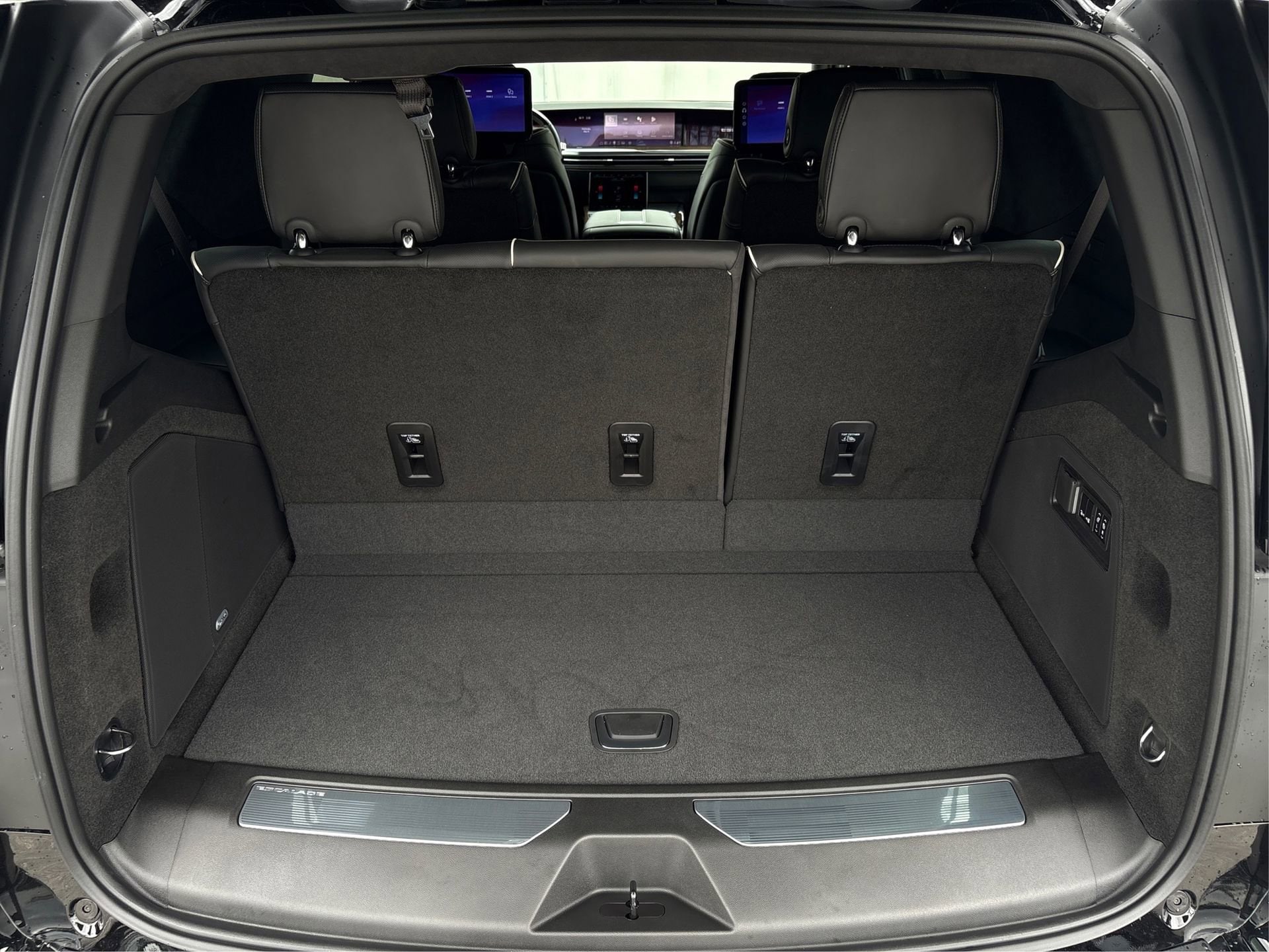2026 Cadillac Escalade Platinum Sport - Photo 11
