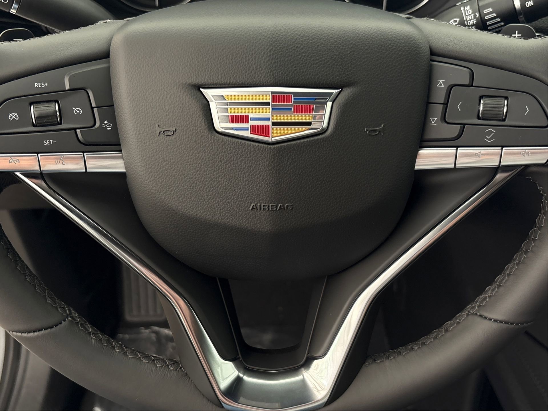 2025 Cadillac XT6 Luxury - Photo 28