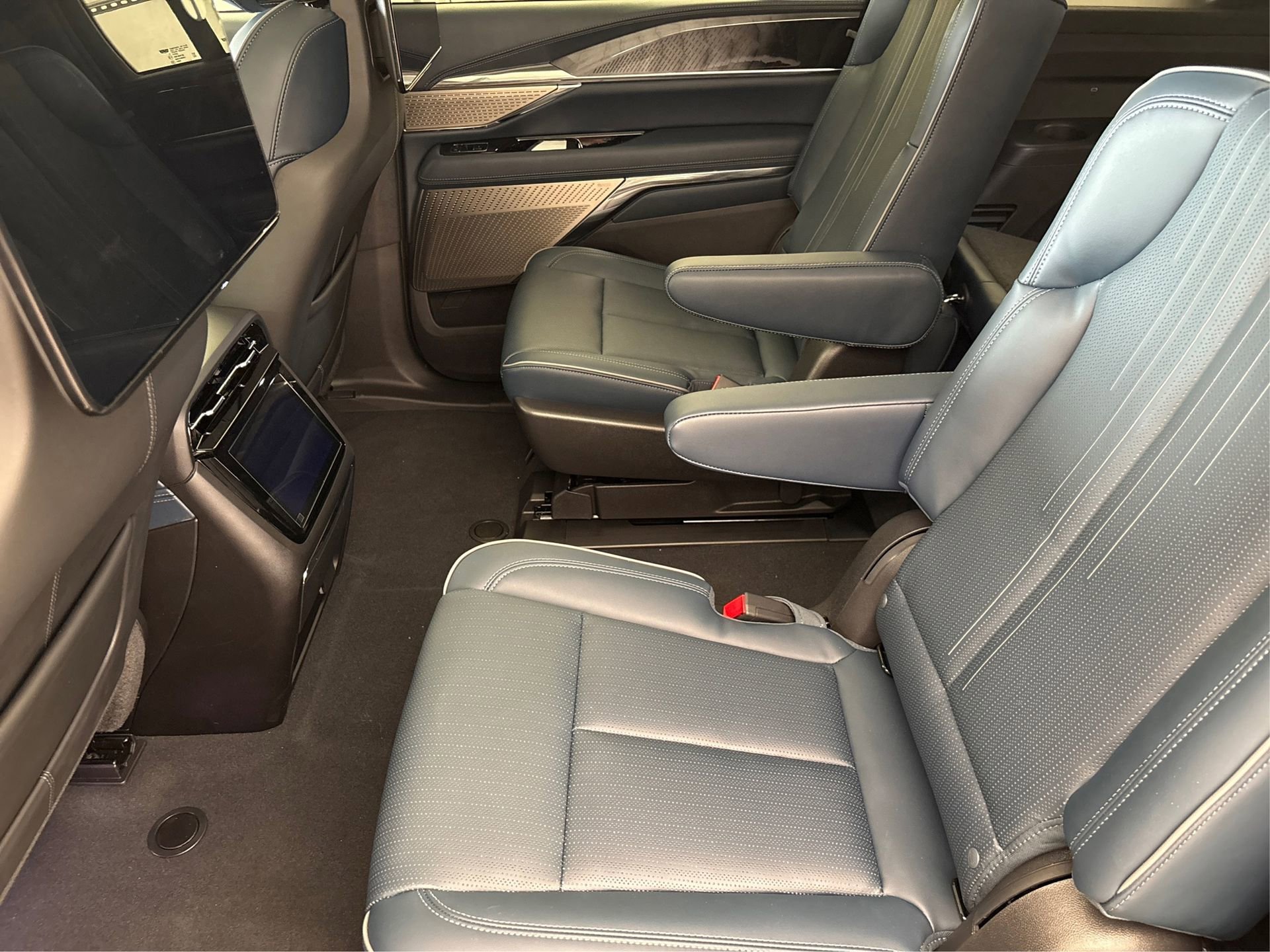 2025 Cadillac Escalade IQ Luxury 2 - Photo 10