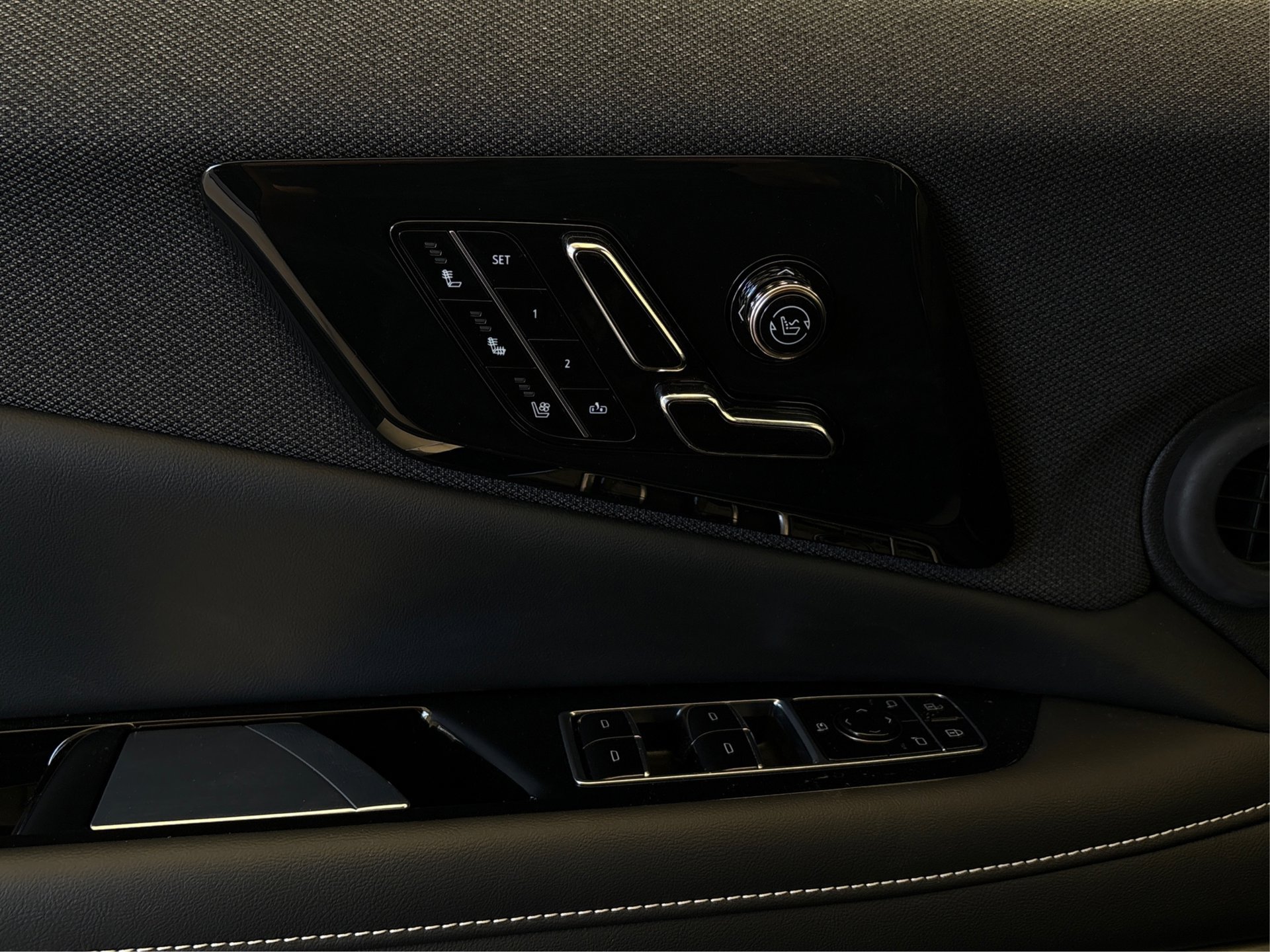 2026 Cadillac OPTIQ V-Series - Photo 30