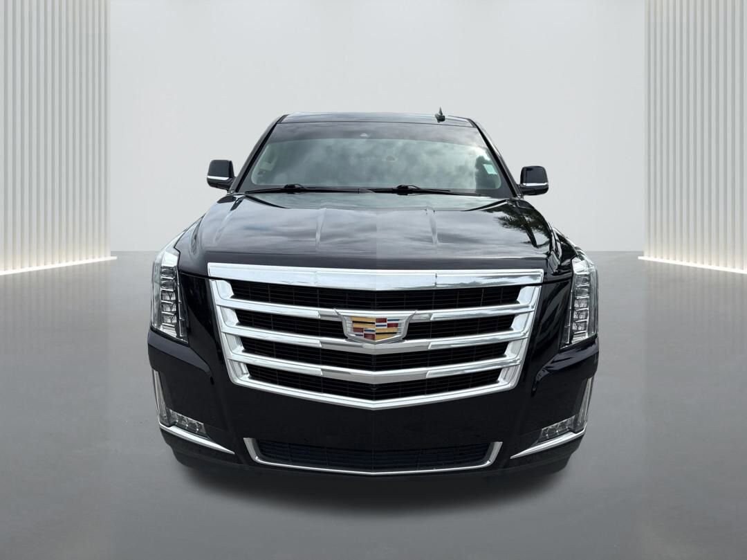 2020 Cadillac Escalade ESV Luxury photo 2