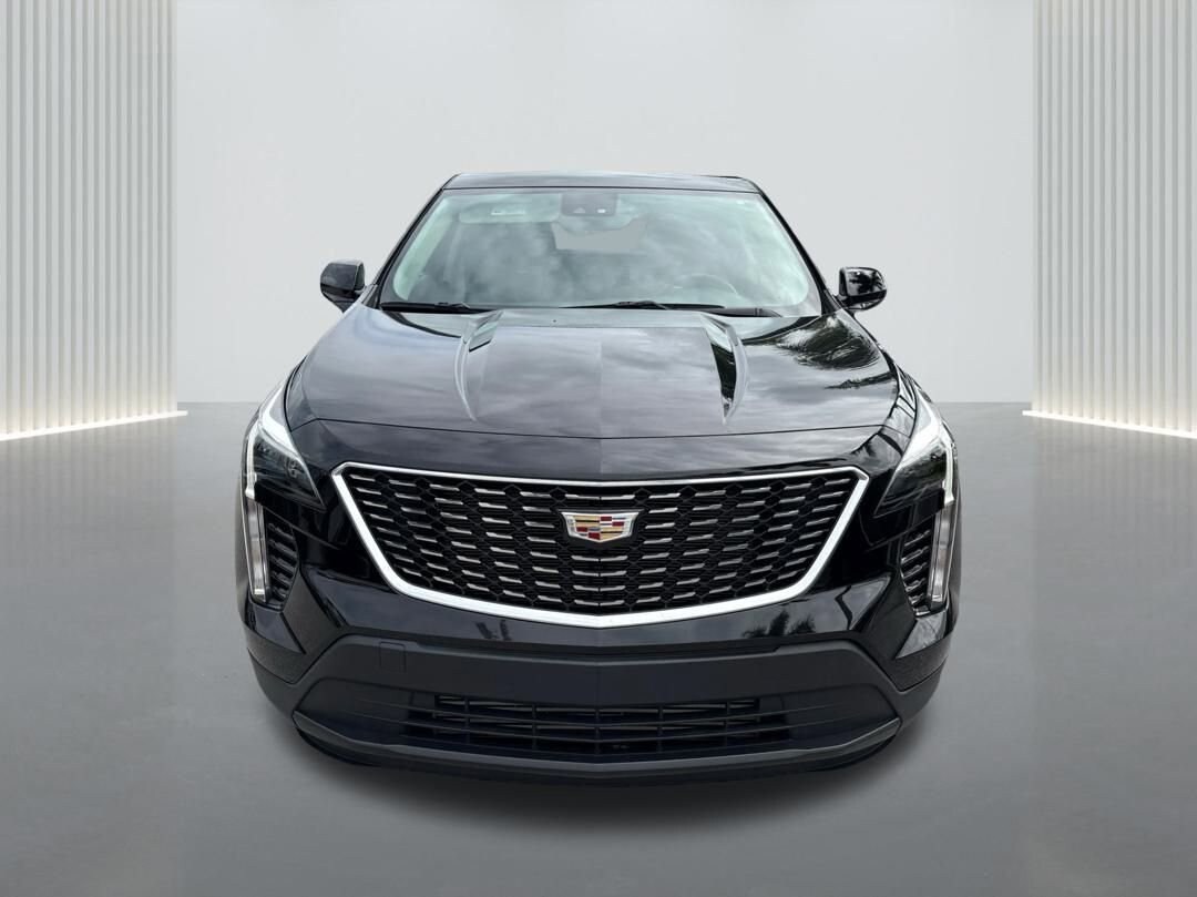 2023 Cadillac XT4 Luxury photo 2