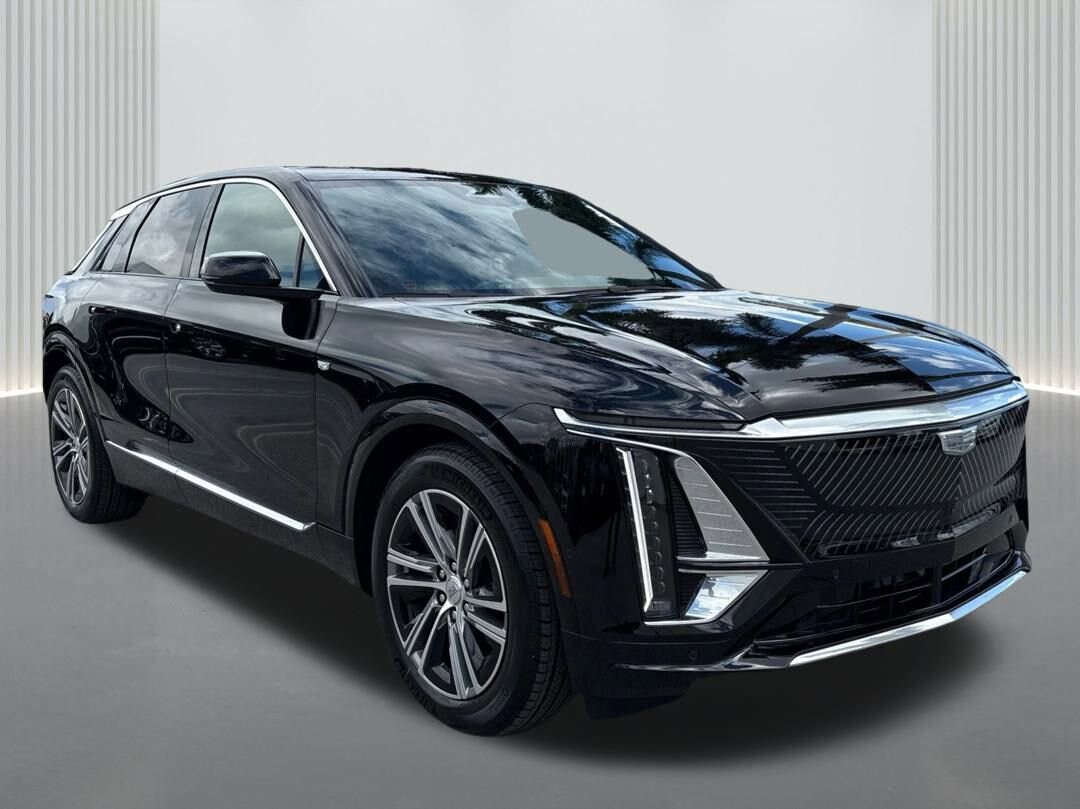 2025 Cadillac Lyriq Luxury photo 3