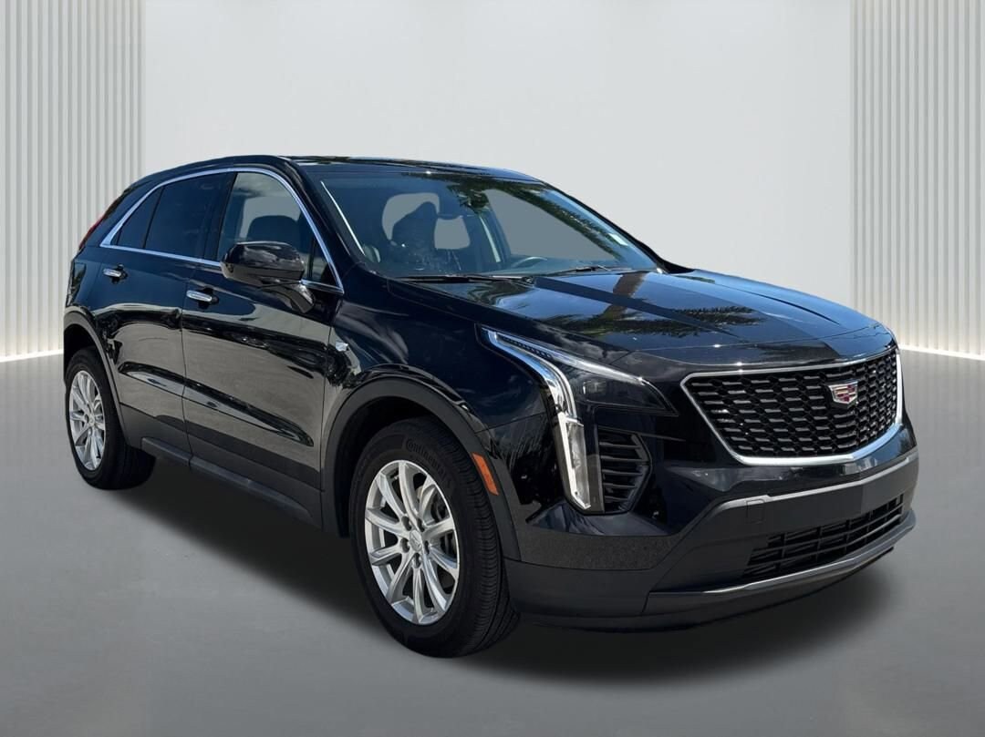 2023 Cadillac XT4 Luxury photo 3