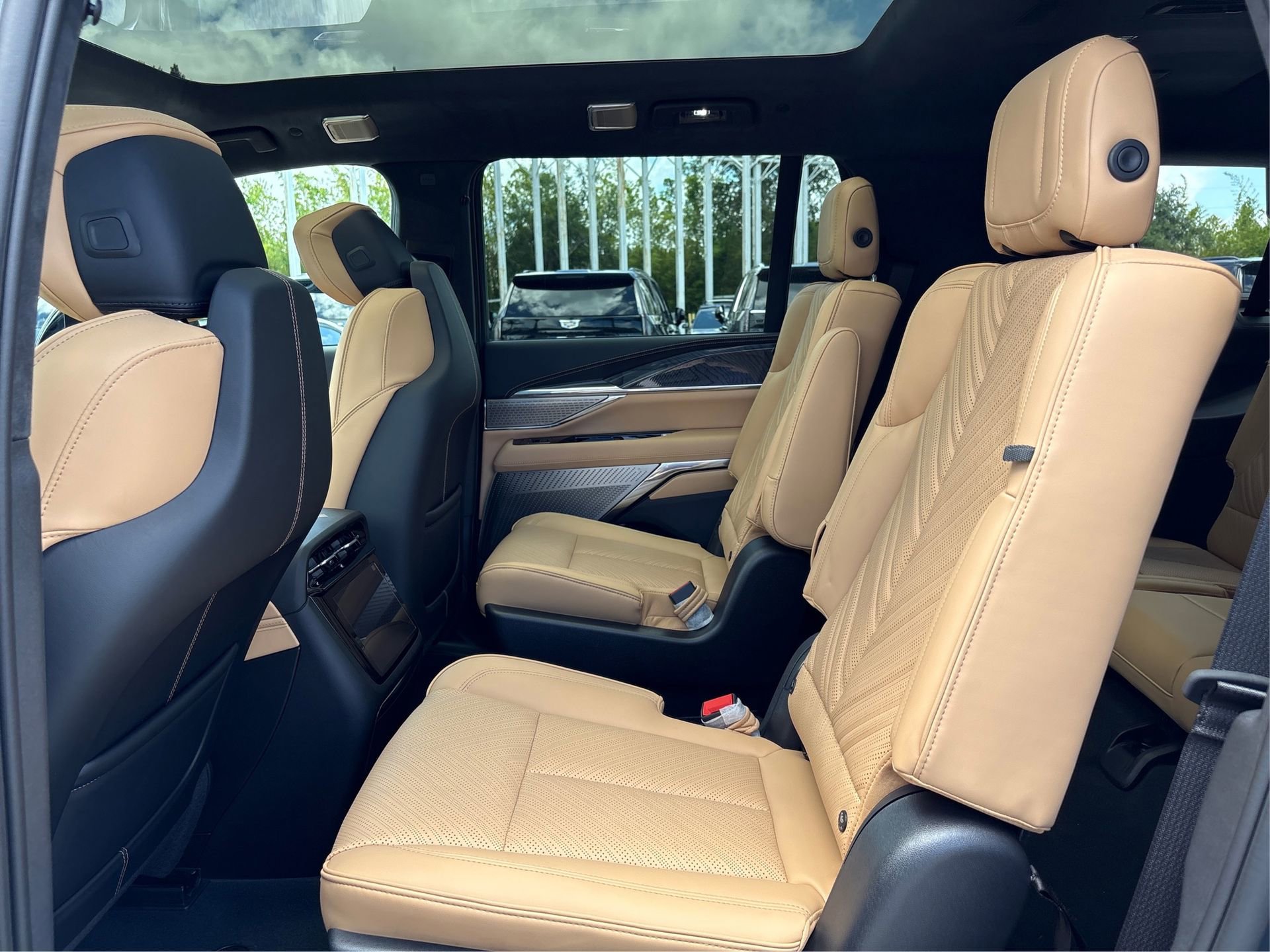2026 Cadillac Escalade IQL Premium Sport - Photo 10