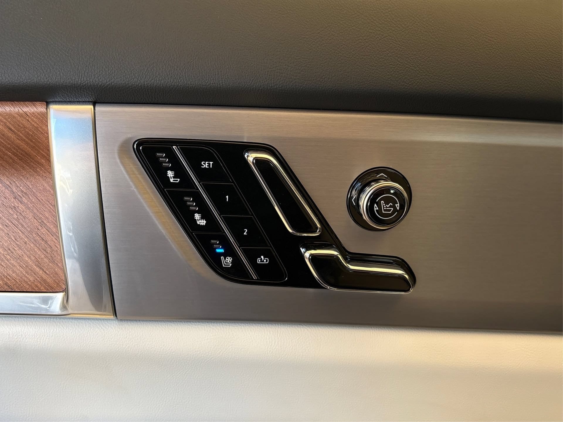2027 Cadillac VISTIQ Sport - Photo 30