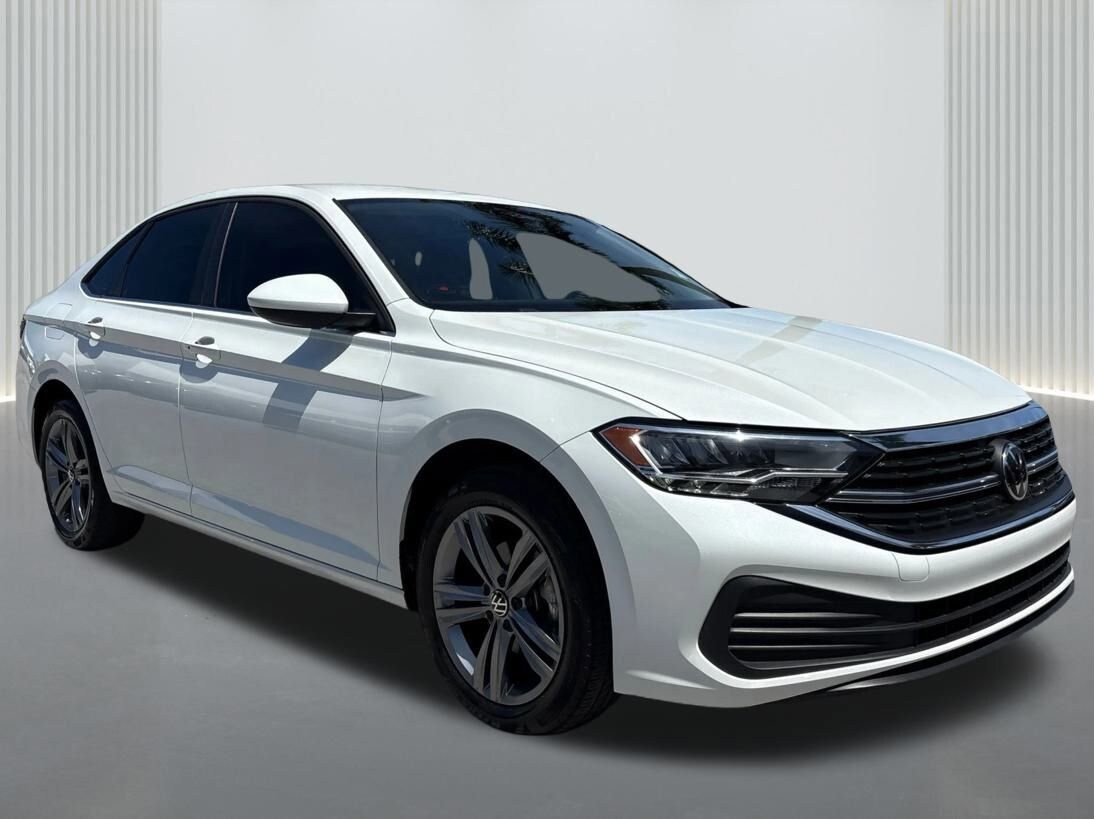 2023 Volkswagen Jetta SE photo 3