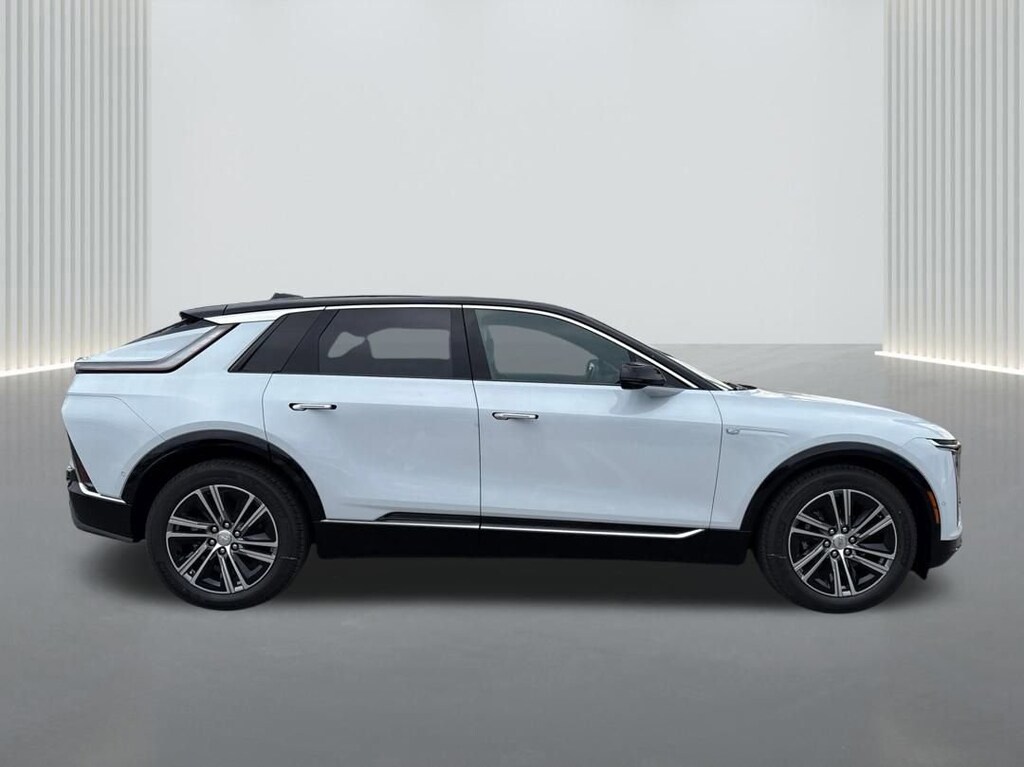 New 2026 CADILLAC LYRIQ Luxury SUV