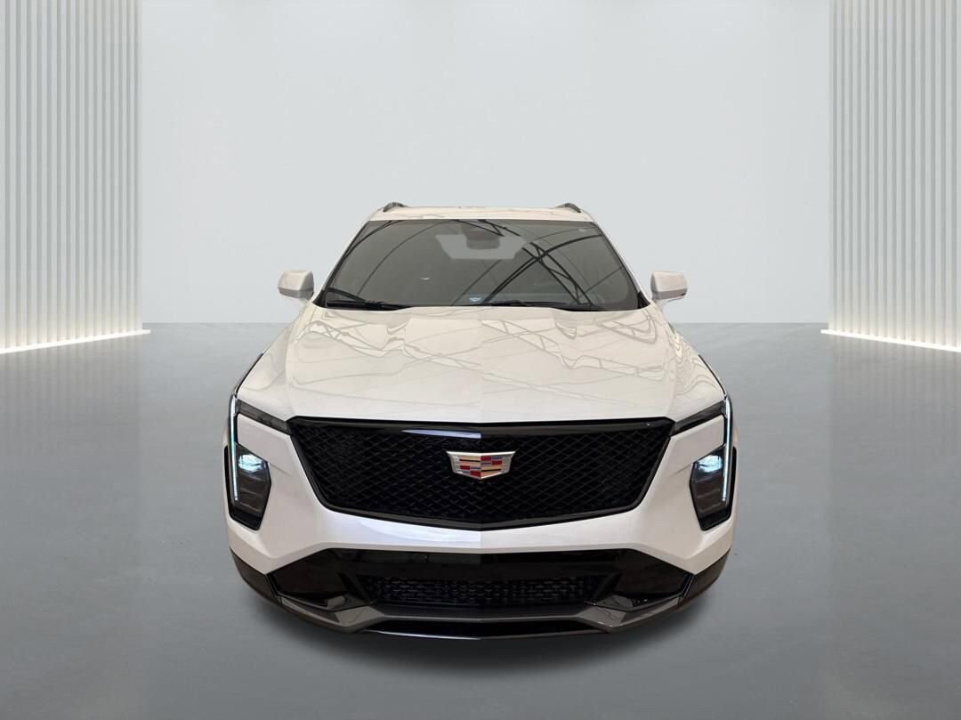 2025 Cadillac XT4 Sport photo 2