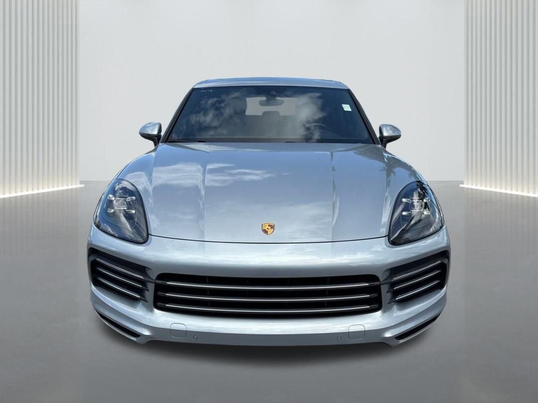 2022 Porsche Cayenne Base photo 2