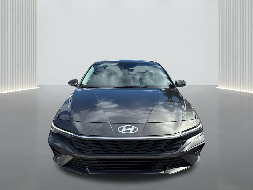 2024 Hyundai Elantra SEL photo 2