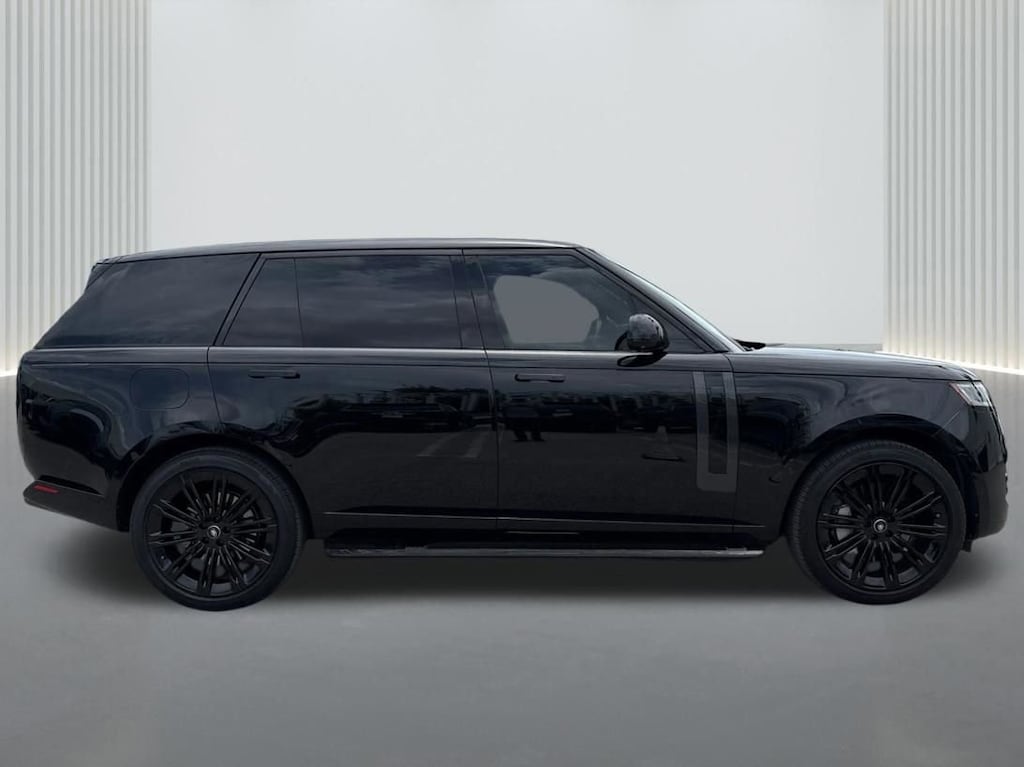 Used 2025 Land Rover Range Rover SE