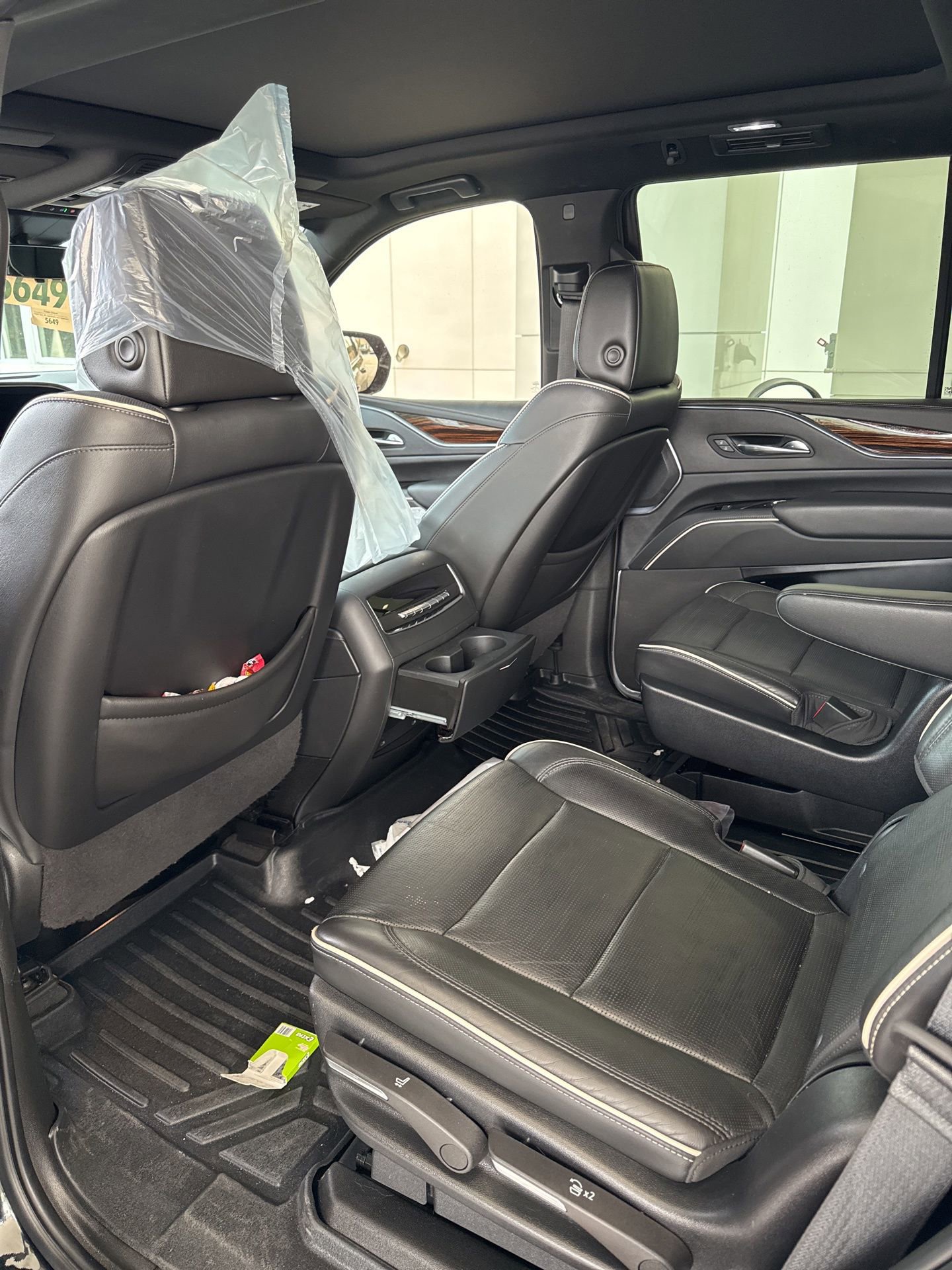 2022 Cadillac Escalade Premium Luxury photo 3