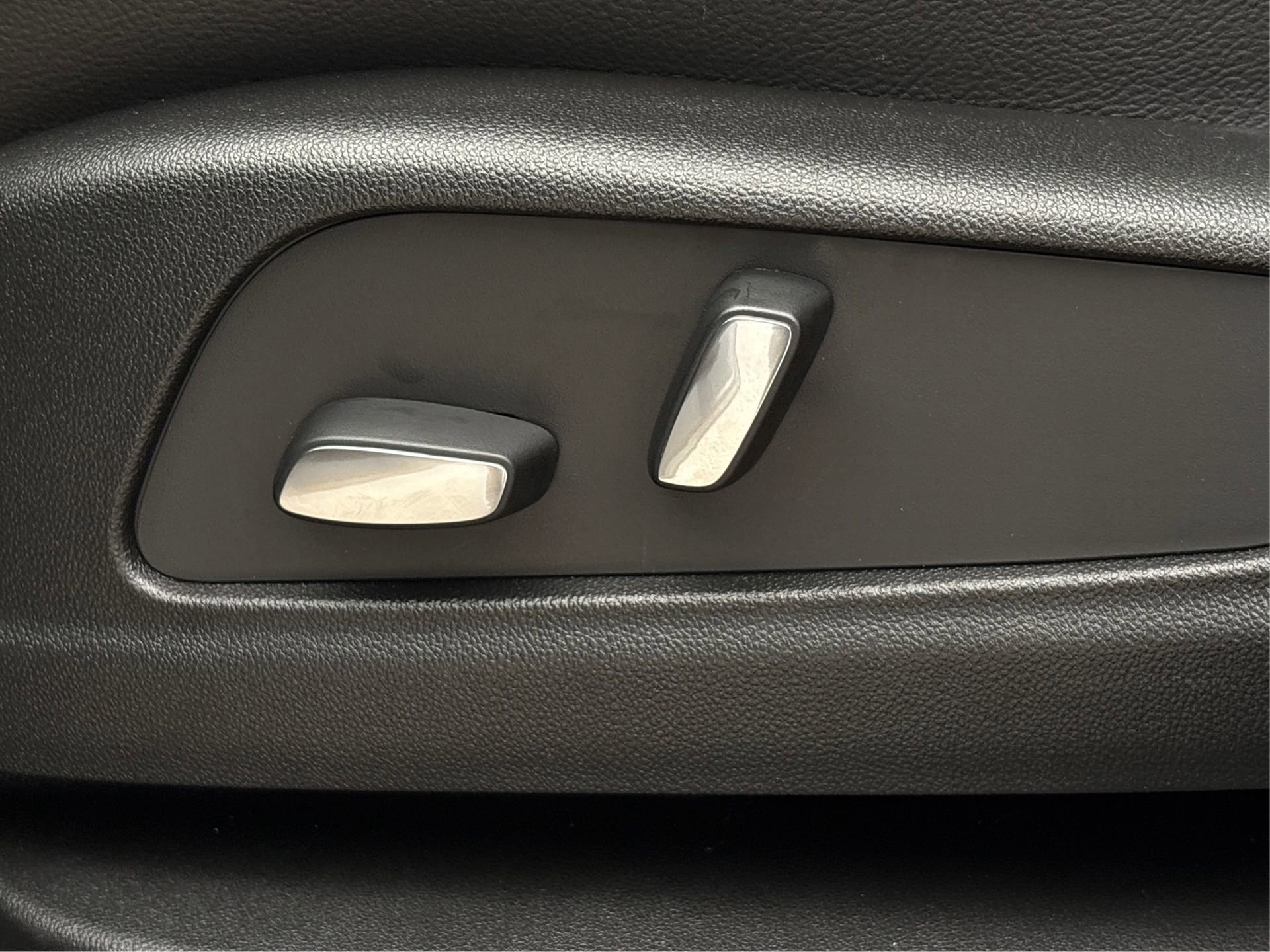 2025 Cadillac XT6 Luxury - Photo 31