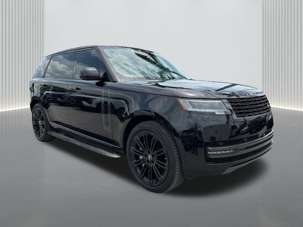 Used 2025 Land Rover Range Rover SE