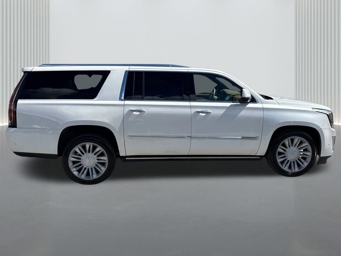 2019 Cadillac Escalade ESV Platinum photo 3