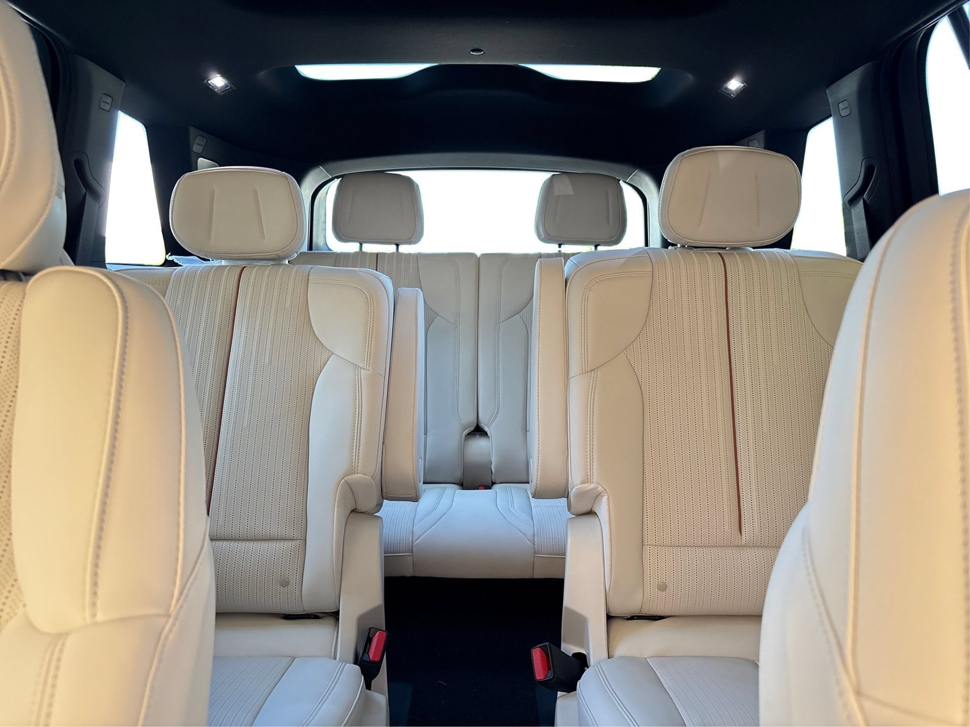 2027 Cadillac VISTIQ Sport - Photo 17