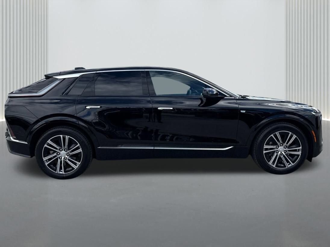 2025 Cadillac Lyriq Luxury photo 4