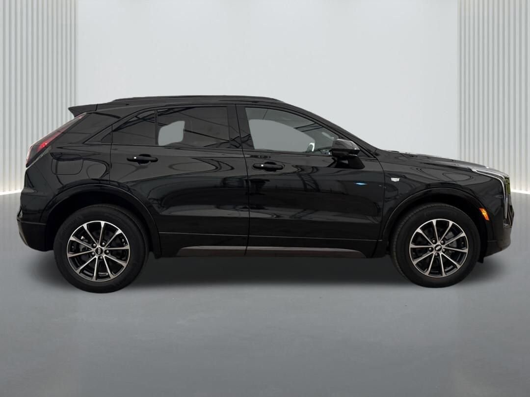 2025 Cadillac XT4 Sport photo 3