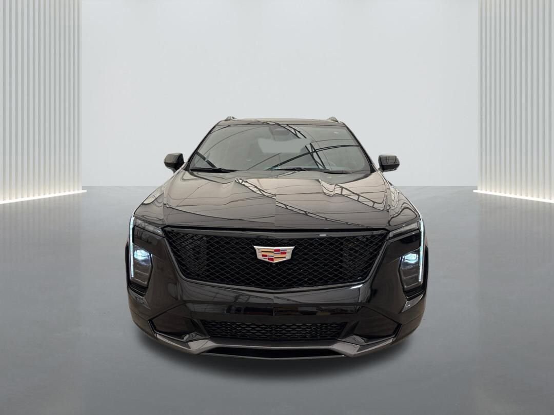 2025 Cadillac XT4 Sport photo 2