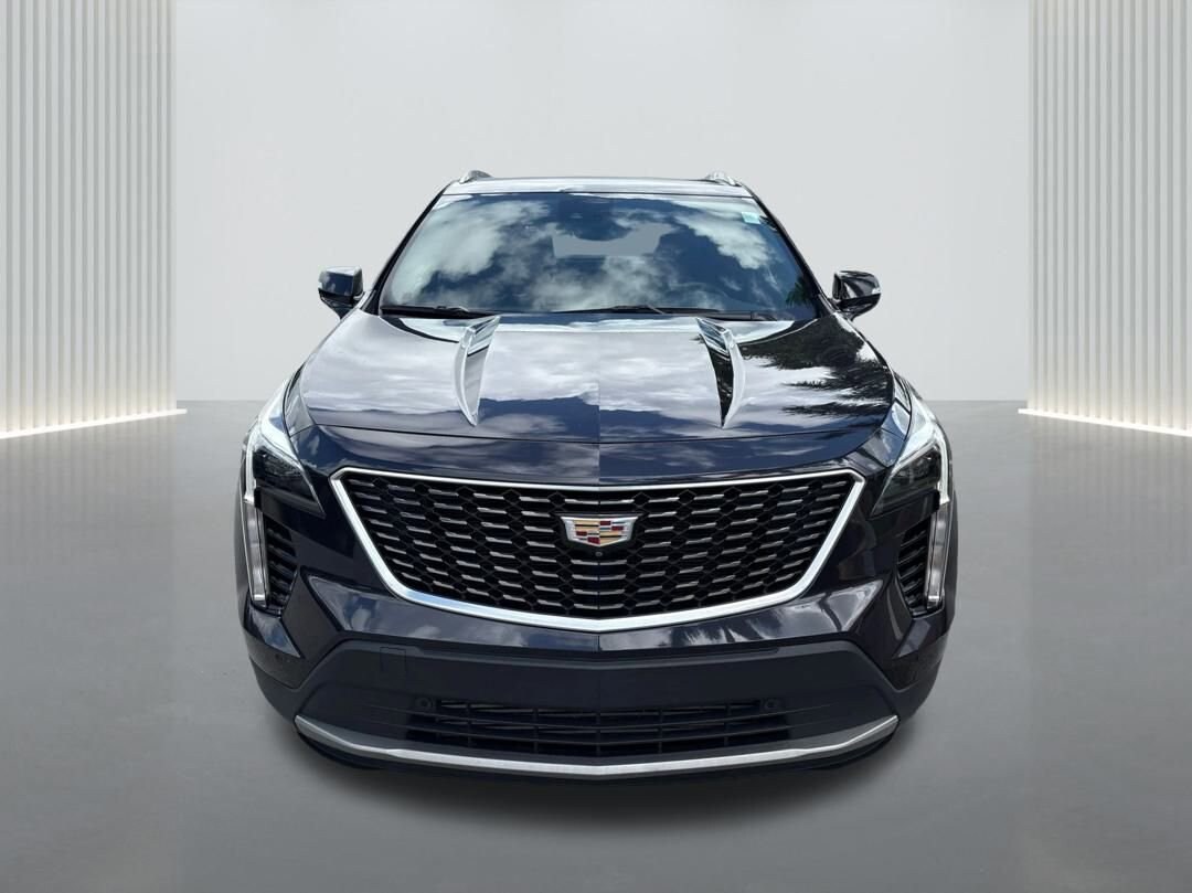 2022 Cadillac XT4 Premium Luxury photo 2