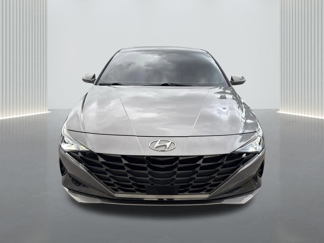 2022 Hyundai Elantra SEL photo 2