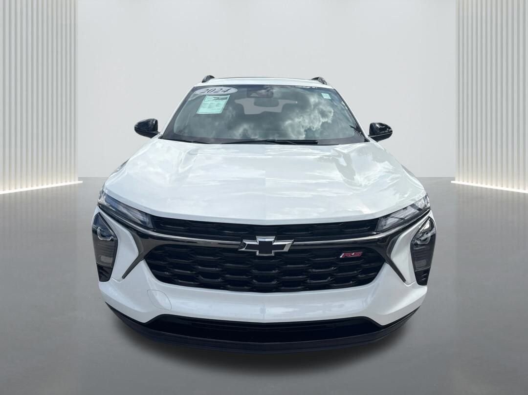2024 Chevrolet Trax photo 2