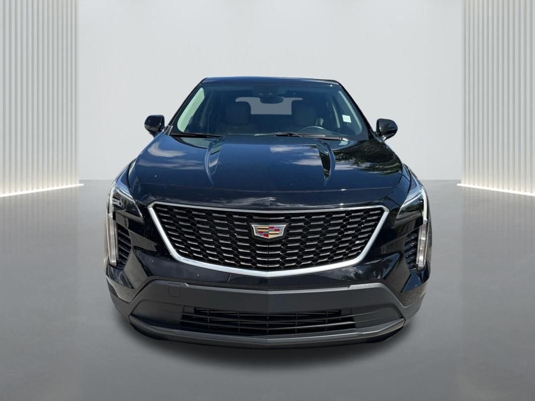 2023 Cadillac XT4 Luxury photo 2