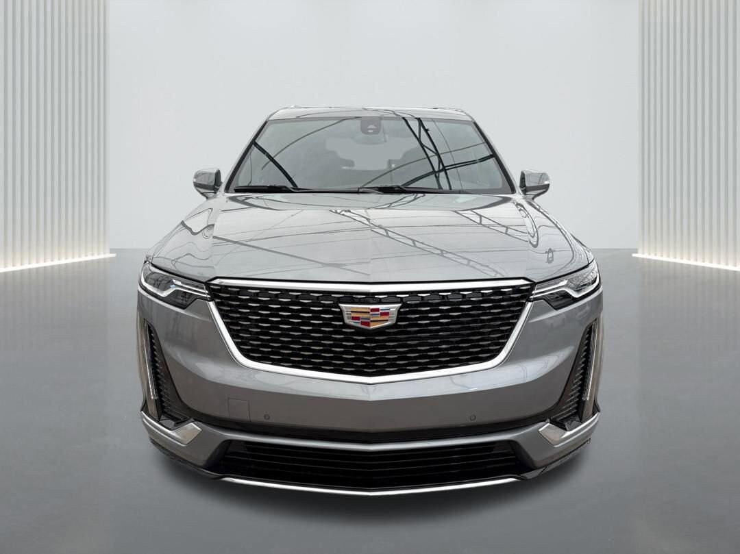 2025 Cadillac XT6 Luxury photo 2