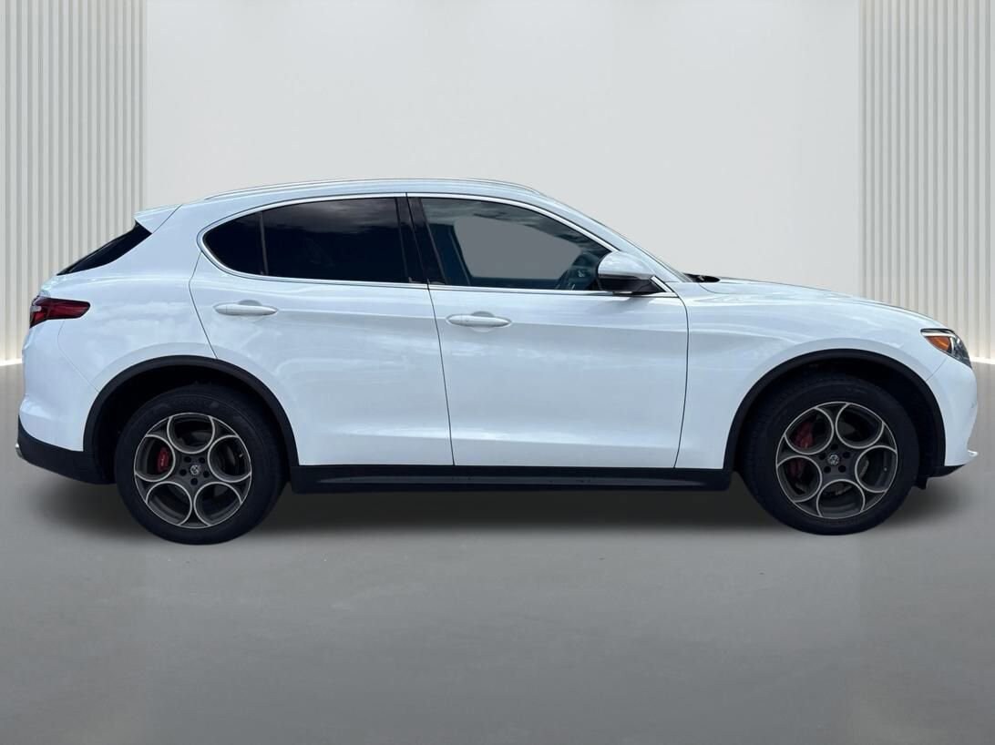 2019 Alfa Romeo Stelvio Ti photo 4