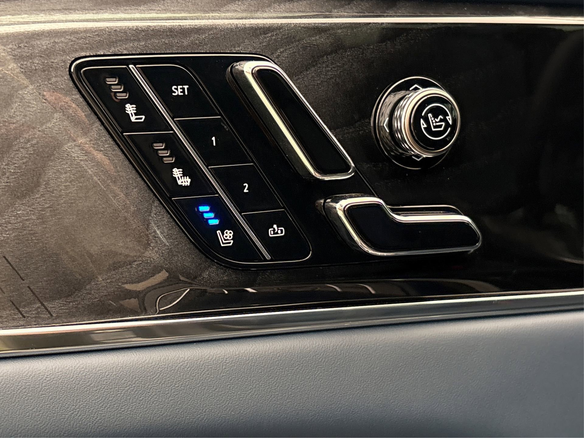 2025 Cadillac Escalade IQ Luxury 2 - Photo 32