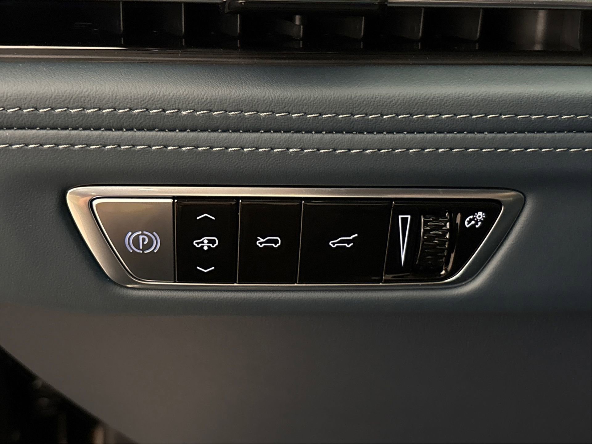 2025 Cadillac Escalade IQ Luxury 2 - Photo 19