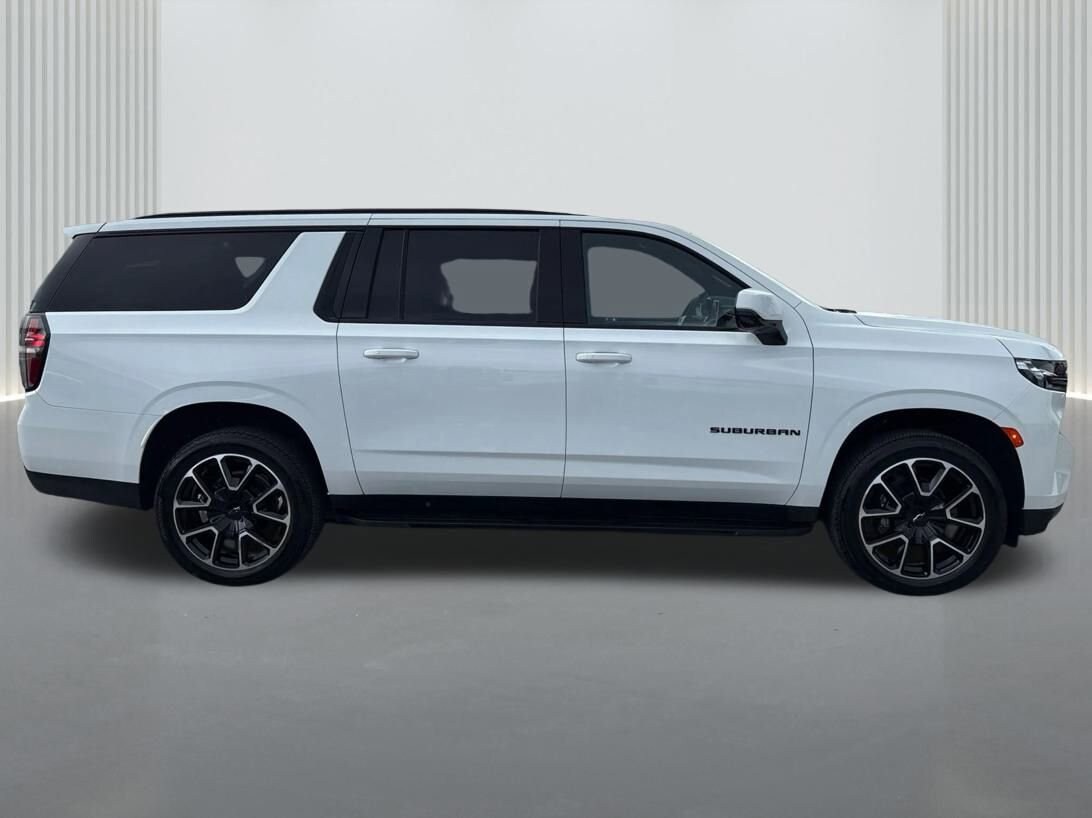 2024 Chevrolet Suburban RST photo 4