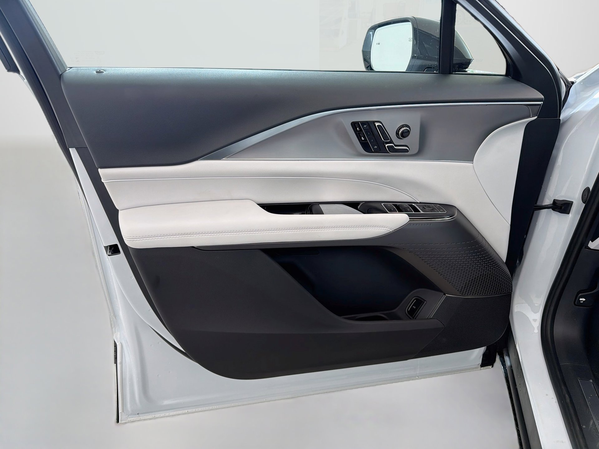2027 Cadillac LYRIQ Sport - Photo 20
