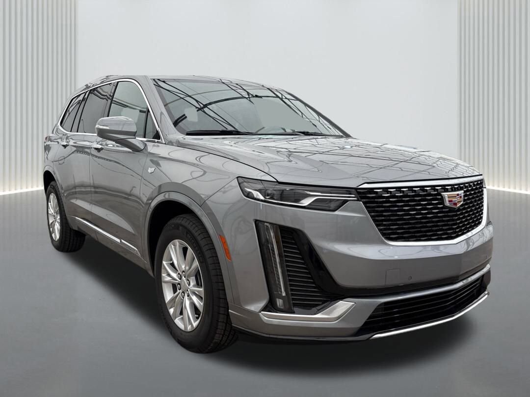 2025 Cadillac XT6 Luxury photo 3