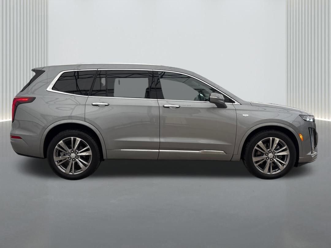 2025 Cadillac XT6 Premium Luxury photo 4