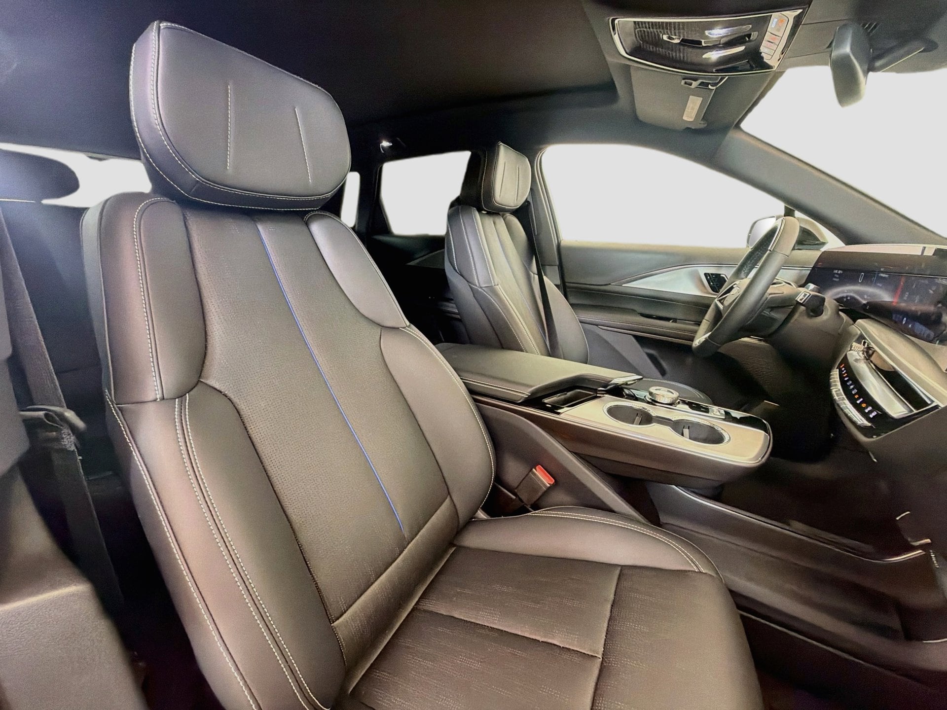 2027 Cadillac LYRIQ Sport - Photo 15