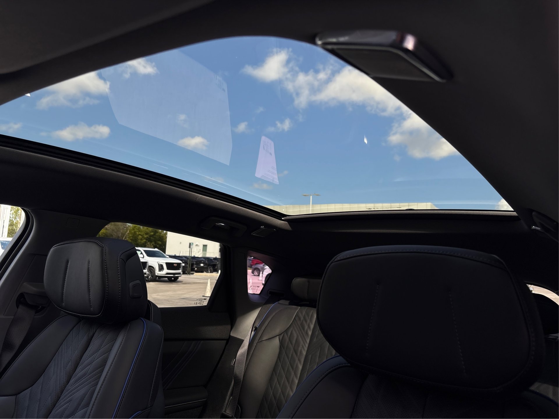 2026 Cadillac OPTIQ V-Series - Photo 31
