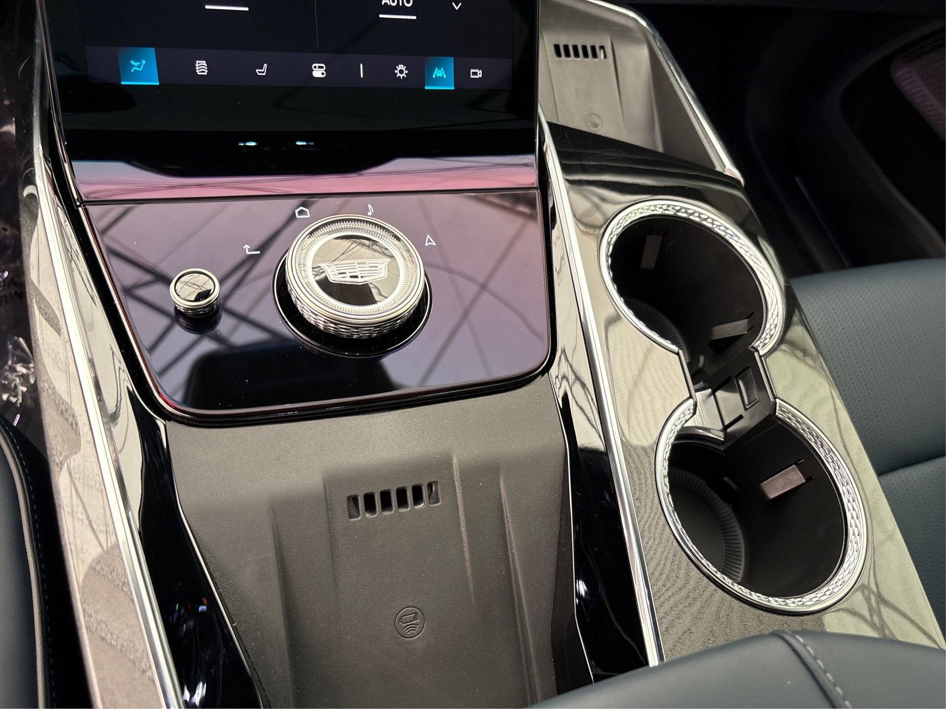 2025 Cadillac Escalade IQ Luxury 2 - Photo 34