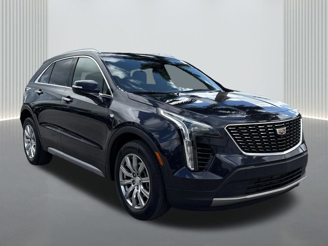2022 Cadillac XT4 Premium Luxury photo 3