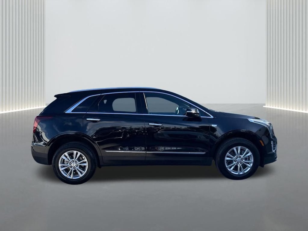 New 2025 CADILLAC XT5 Luxury SUV