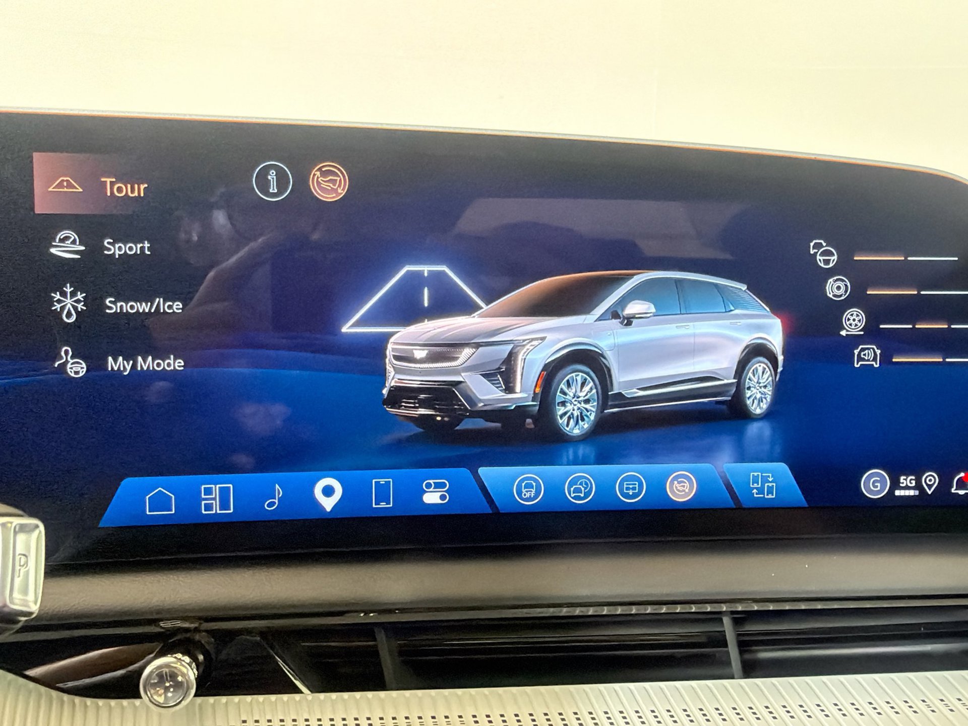 2027 Cadillac OPTIQ Sport - Photo 28